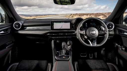 Alfa Romeo Tonale vs. BMW X1: Interior