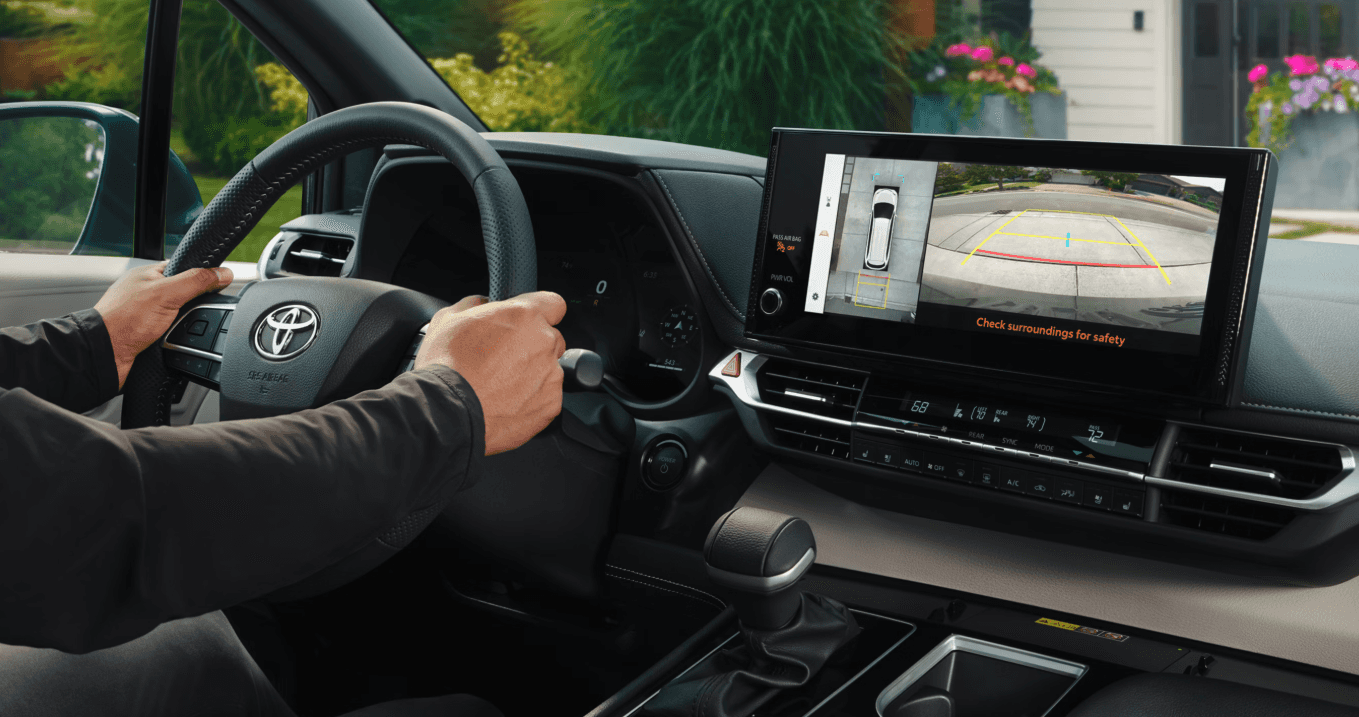 2026-toyota-sienna-screen
