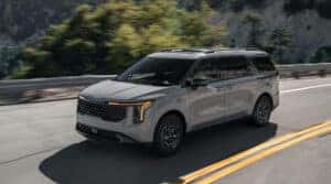 2025-Kia-Carnival-MPV-driving