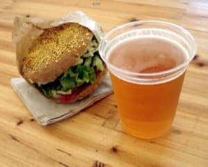 Burger & Beer by Benno Hansen is licensed with CC BY 2.0
