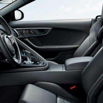 2020-Jaguar-F-TYPE-interior-view-of-front-seats
