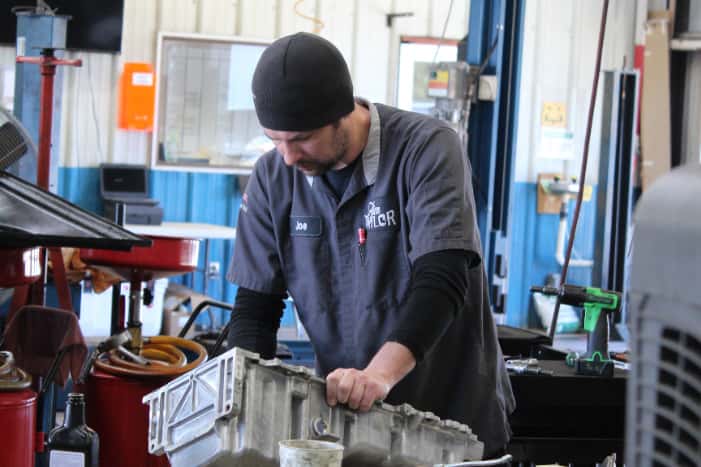 Car Mechanic in Service Center