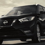 2020 Nissan Kicks S Trim Level en Negro en Carretera