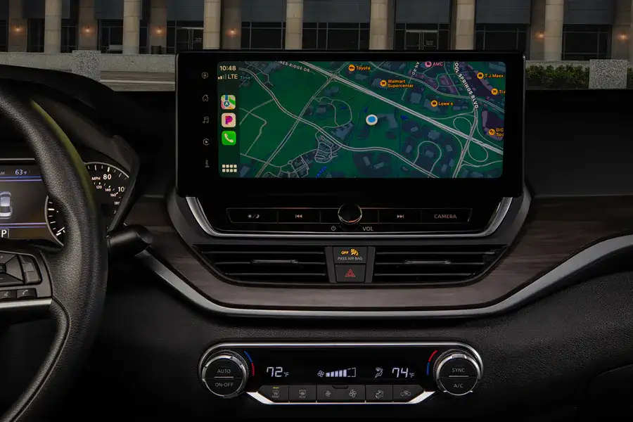 Altima Interior and Tech