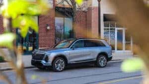 Sleek side profile of the 2026 Cadillac Vistiq with sculpted body lines and flush door handles
