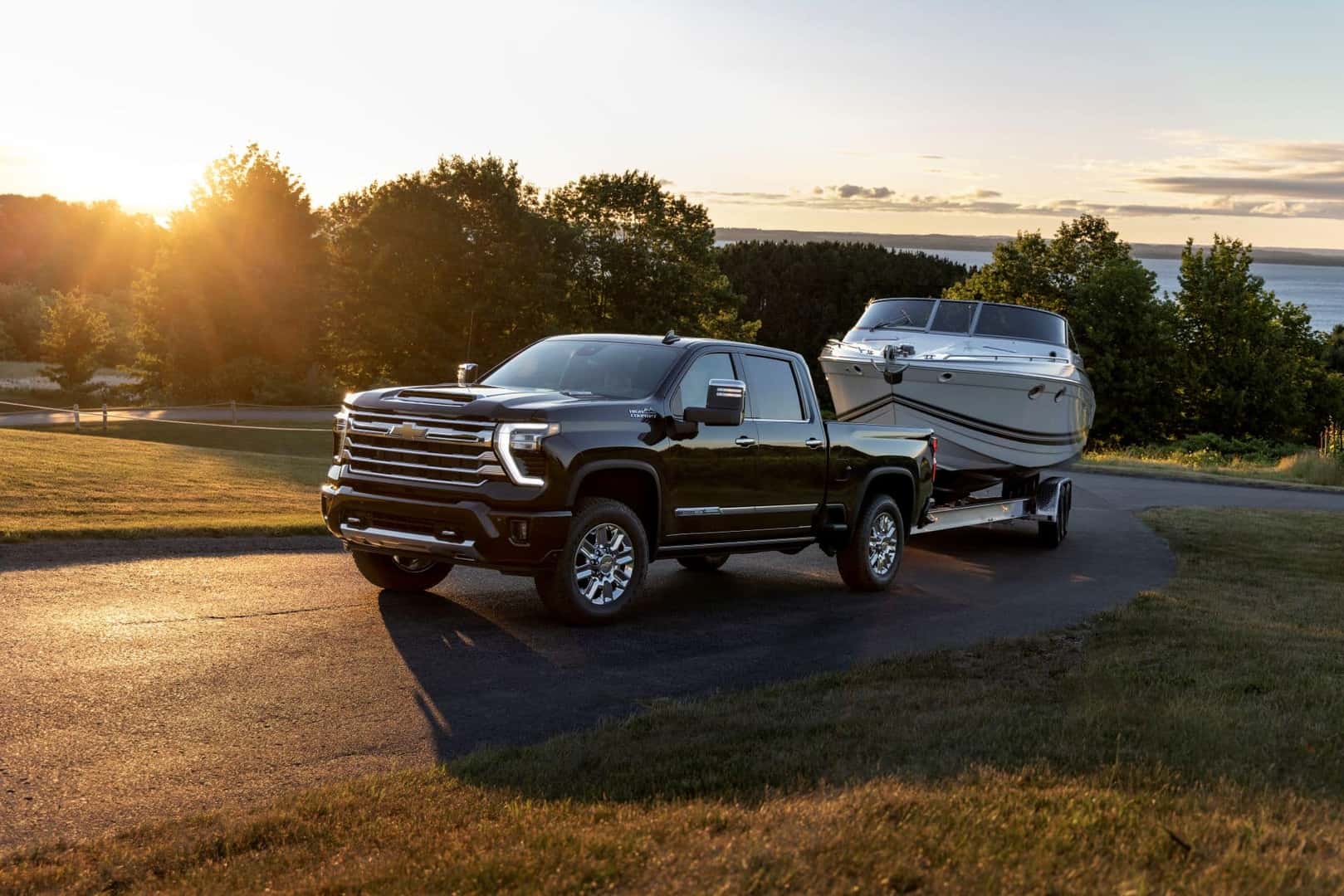 The Powerful 2024 Chevy Silverado 2500HD, Pulling A Heavy Haul At The Rise Of Dawn