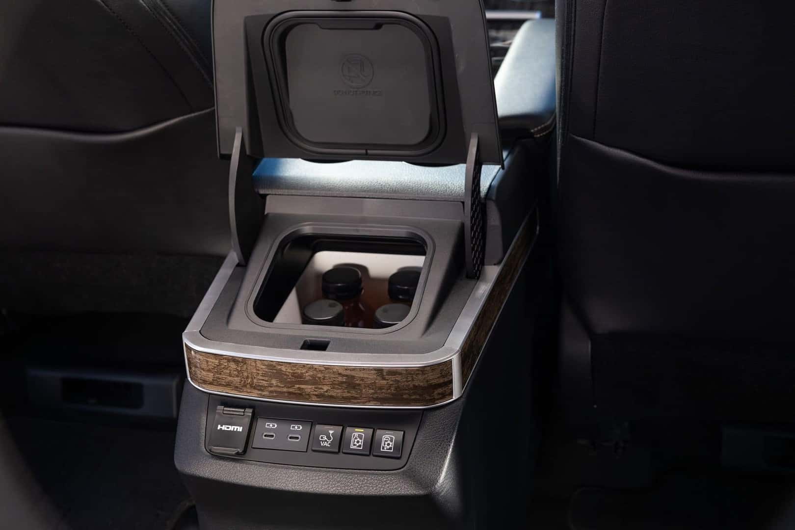 2025 Toyota Sienna: Feature-Rich & Family-Ready