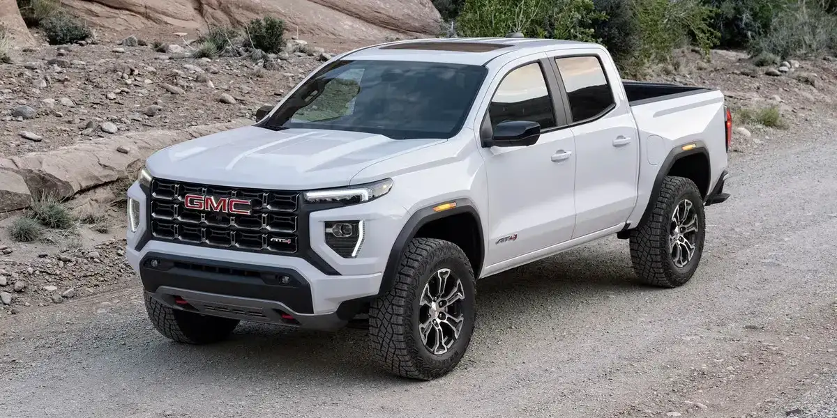 2023 GMC Canyon AT4 white
