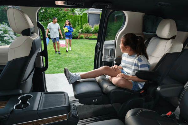 2025 Toyota Sienna exterior view
